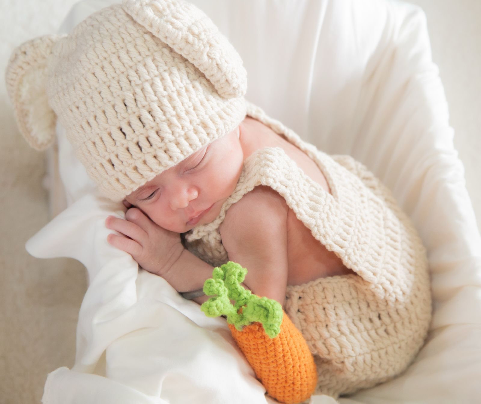 Newborn photography hero image 4