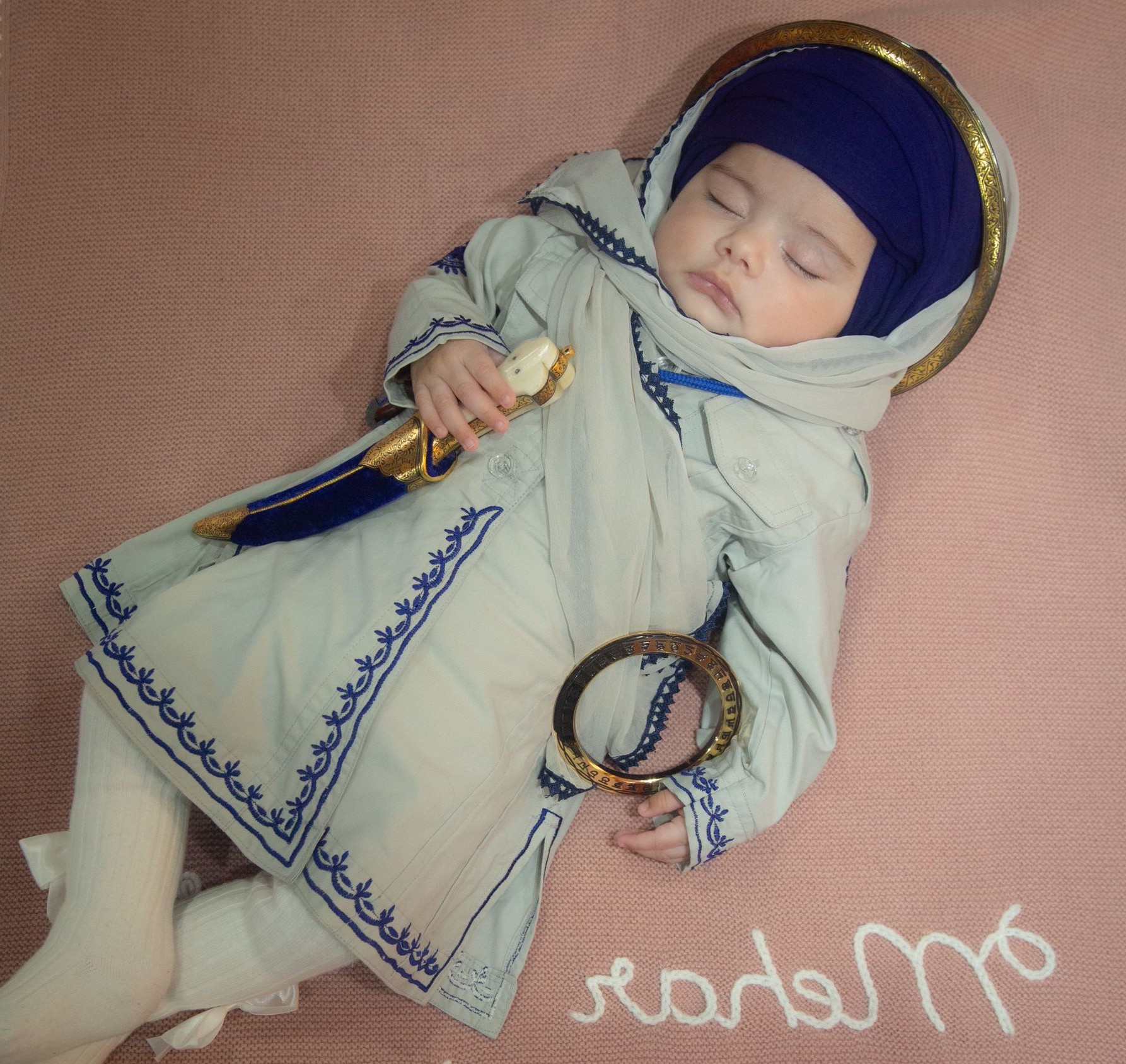 Newborn photography hero image 2